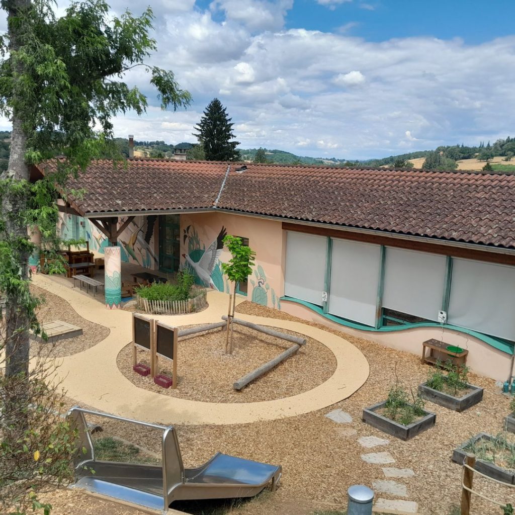 cour d’école St Denis de cabanne 2