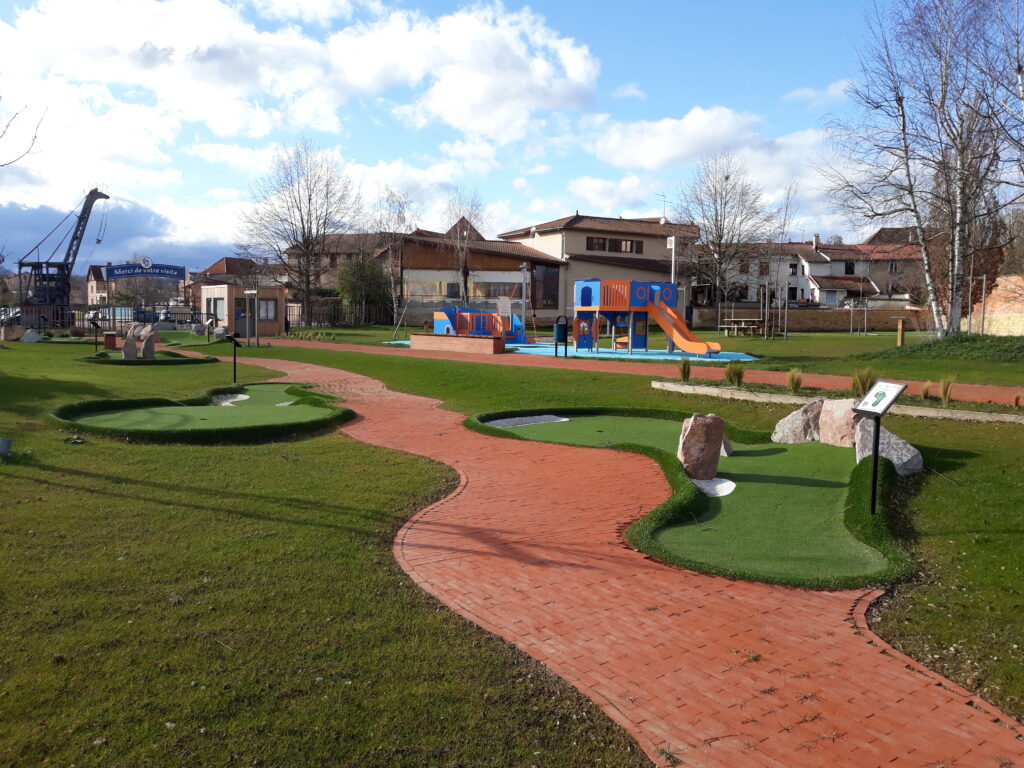 Requalification du mini-golf de Briennon par Chartier Création