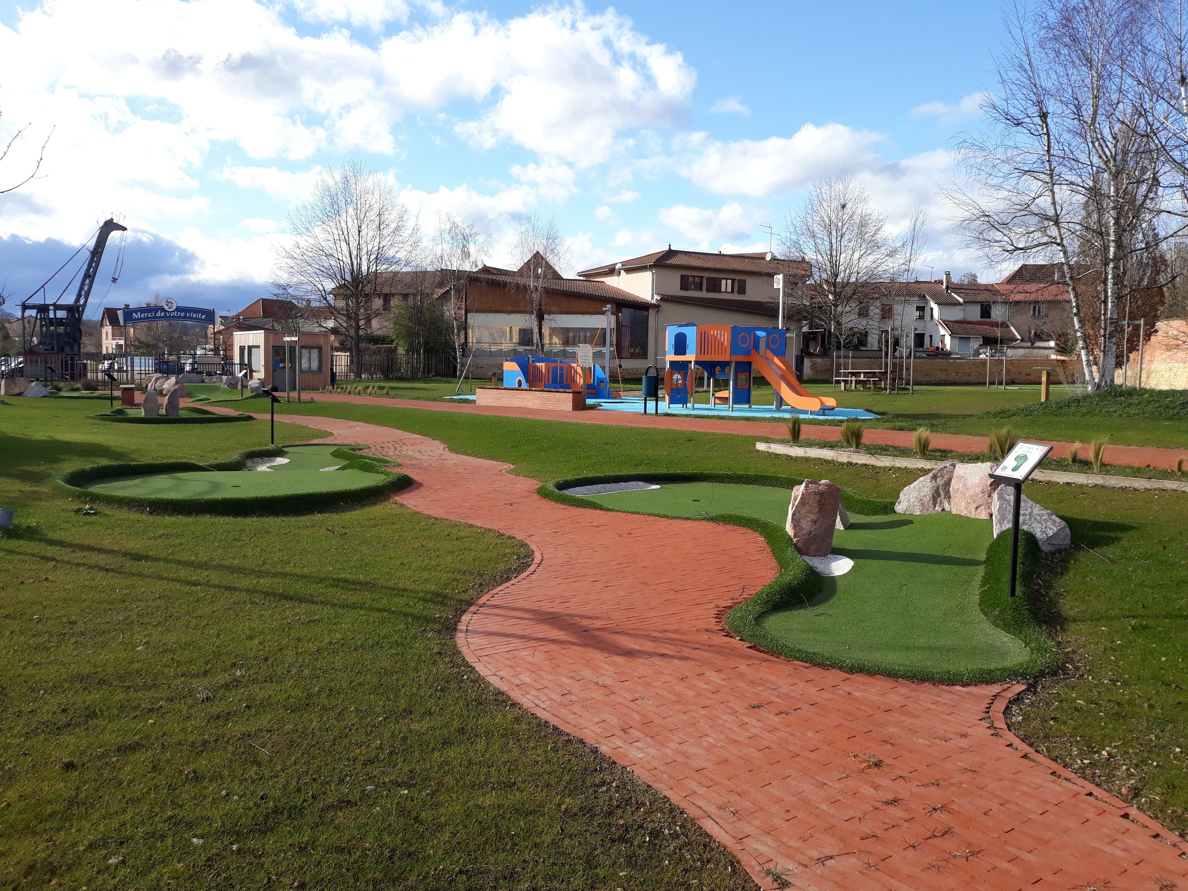 Requalification du mini-golf de Briennon par Chartier Création