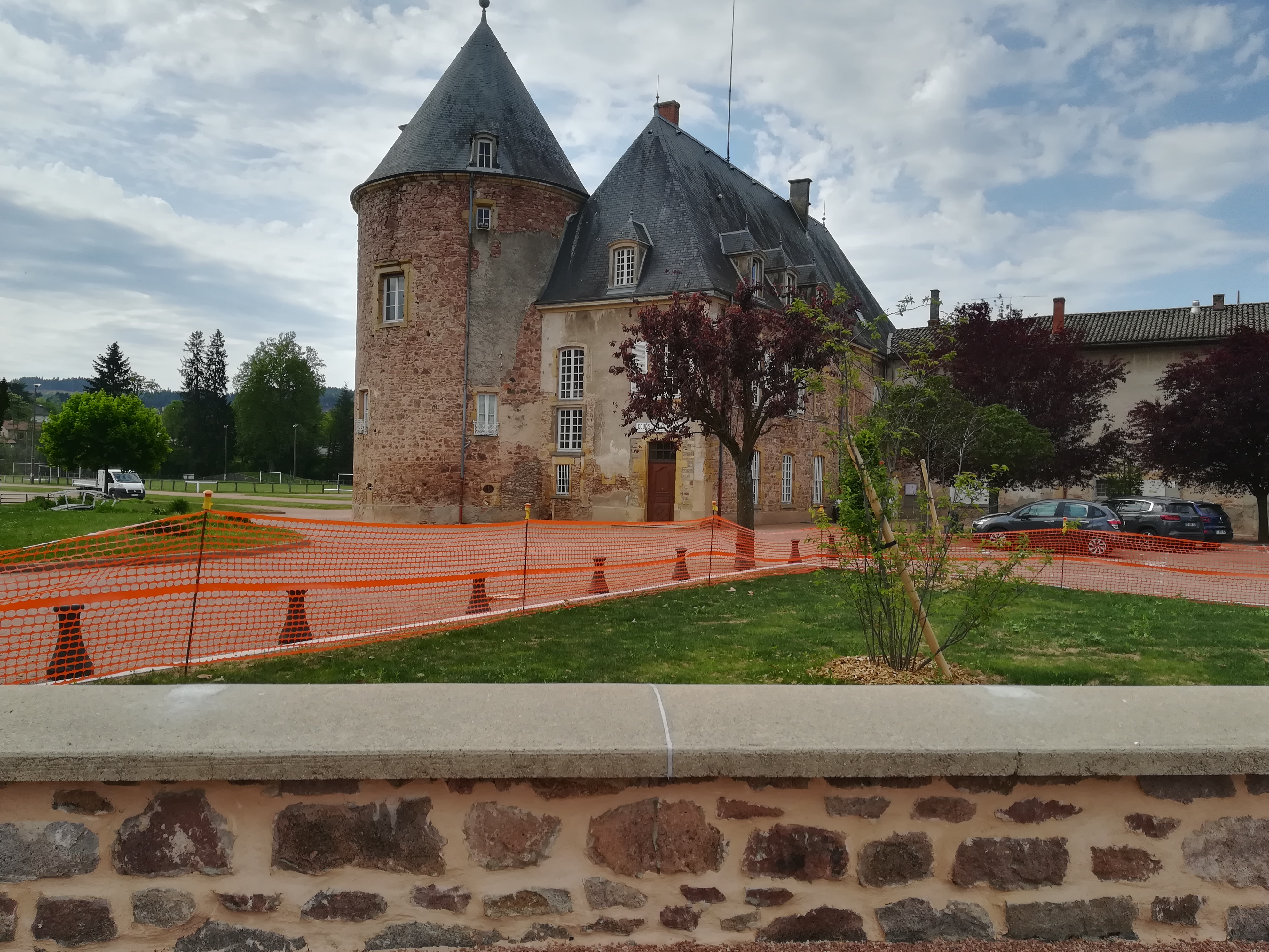 Aménagement paysager de l’avenue du Château à Chauffailles par Chartier Création